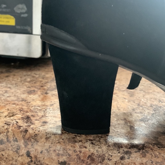 Authentic Prada suede booties. Zip up size 39 - Picture 3 of 5